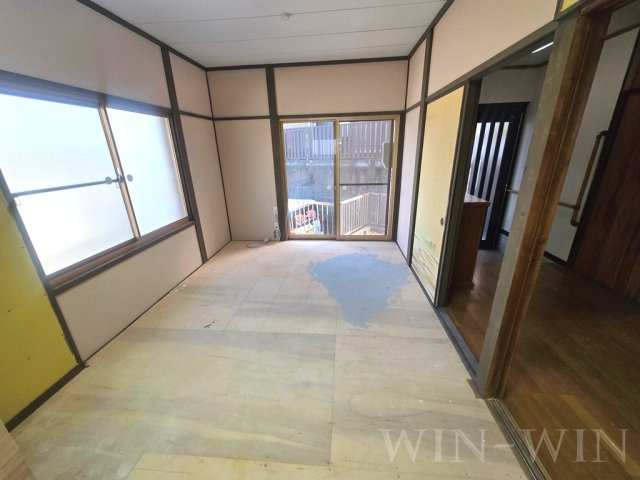 向草間町貸家の居間・リビング
