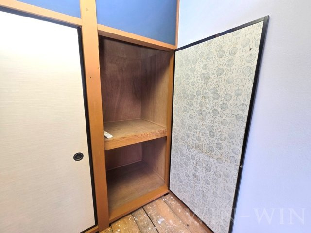 向草間町貸家の収納