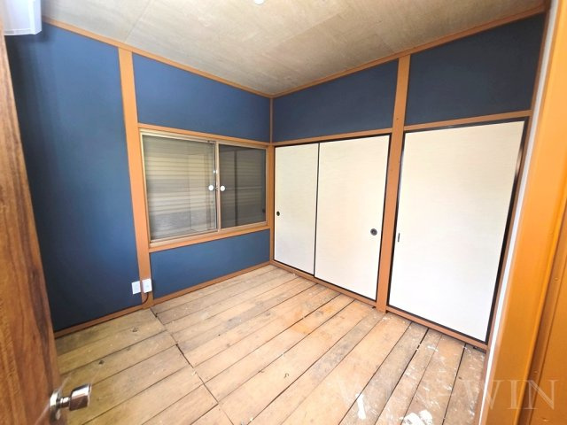 向草間町貸家の寝室