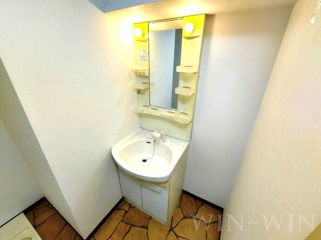 デルフィ・カーサの独立洗面台