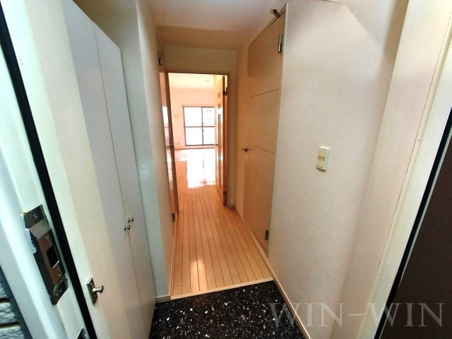 デルフィ・カーサの玄関