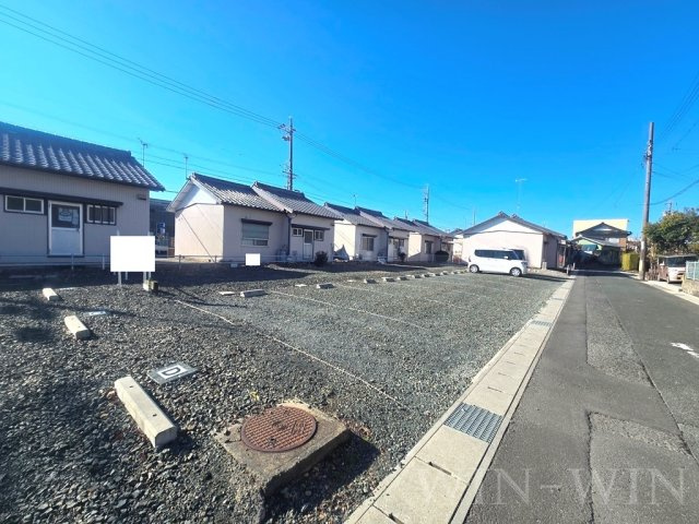 吉川町戸建貸家 Hの駐車場
