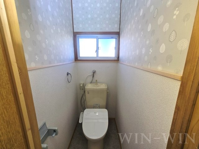 吉川町戸建貸家 Hのトイレ