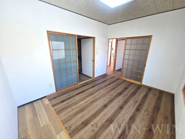 吉川町戸建貸家 Hの居間・リビング