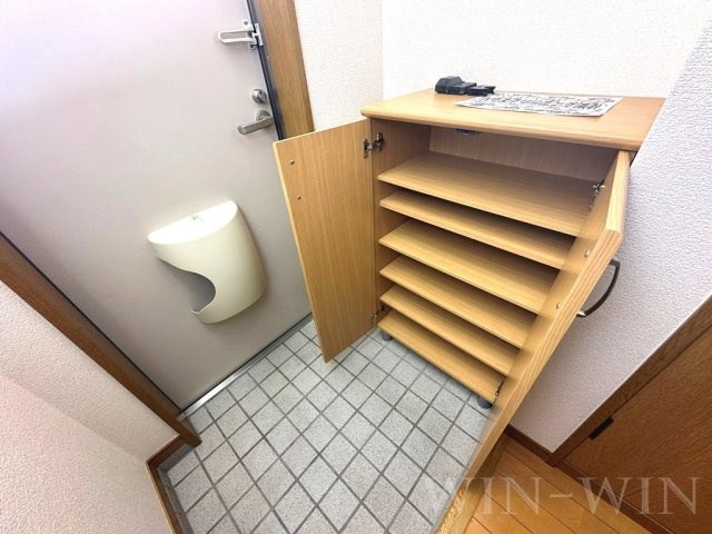 レガーロ寿里 Bの玄関