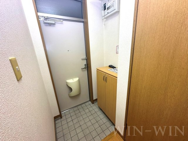 レガーロ寿里 Bの玄関