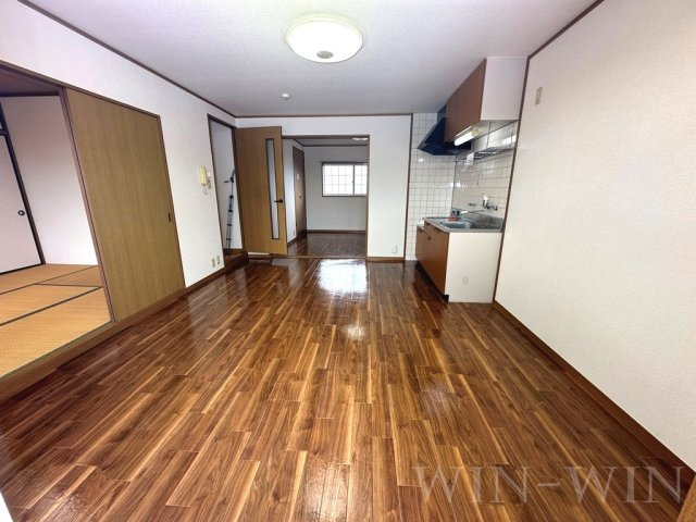 レガーロ寿里 Bの居間・リビング