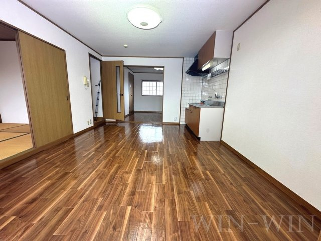 レガーロ寿里 Bの居間・リビング