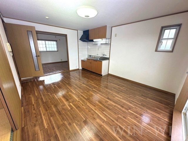 レガーロ寿里 Bの居間・リビング