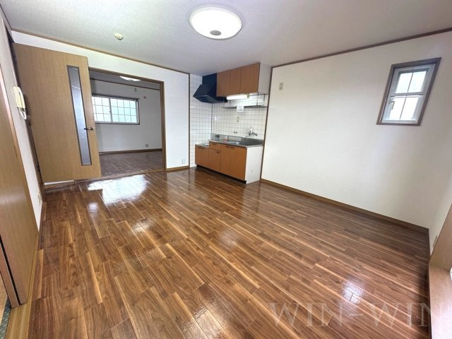 レガーロ寿里 Bの居間・リビング