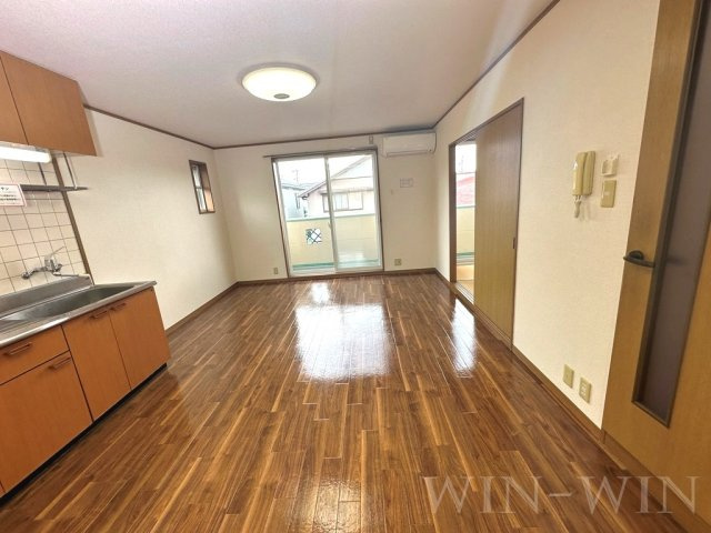 レガーロ寿里 Bの居間・リビング