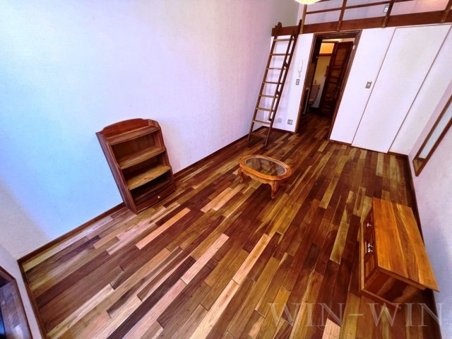 セザンヌ菰口の洋室