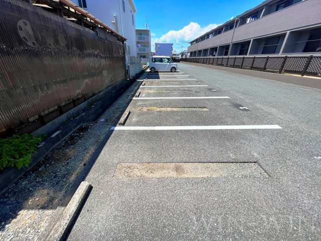 セザンヌ花田 2の駐車場