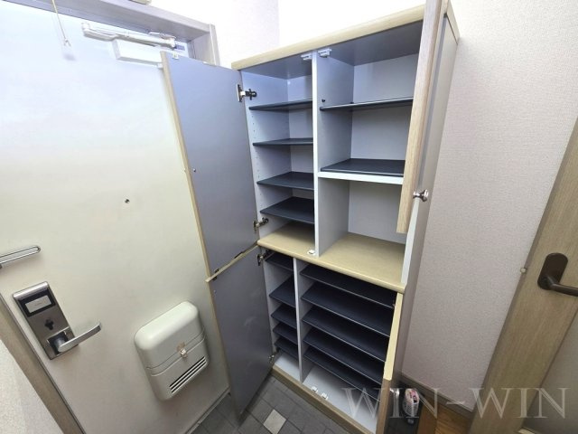 プレステージ薬師 Ⅱの玄関