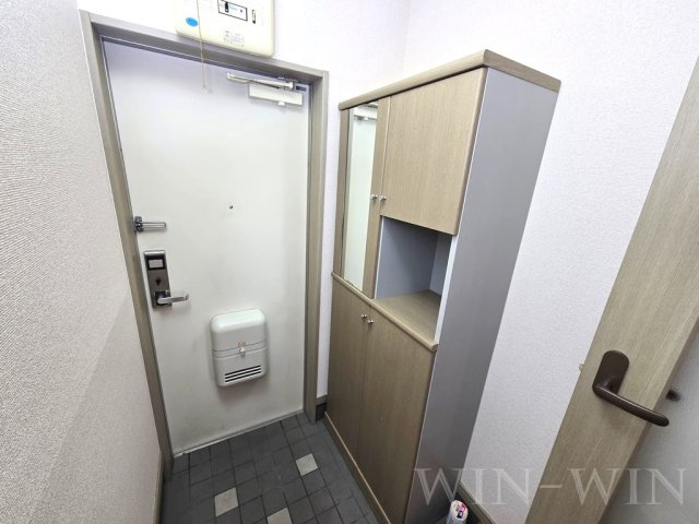 プレステージ薬師 Ⅱの玄関