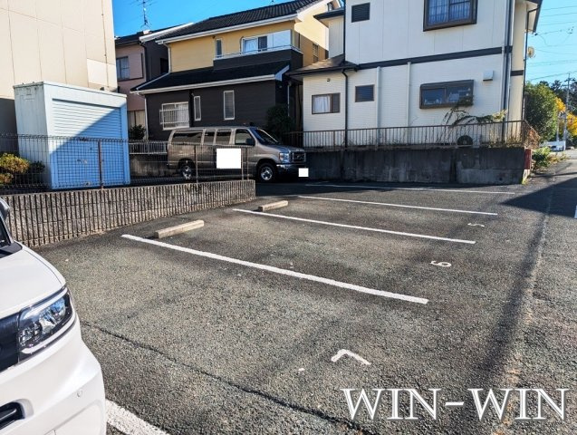 プレステージ薬師 Ⅱの駐車場