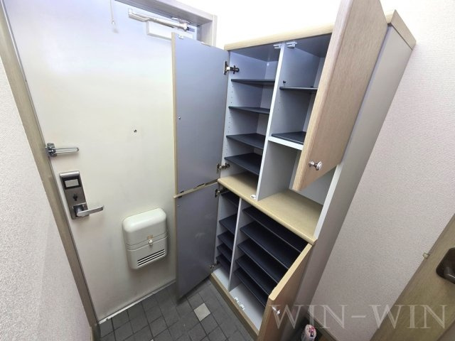 プレステージ薬師 Ⅱの玄関
