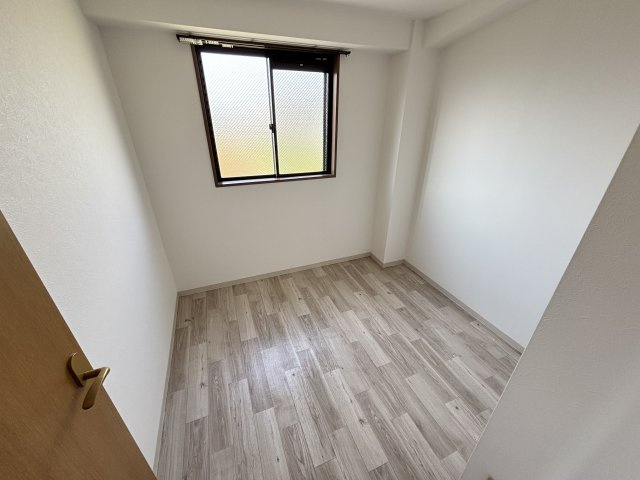 ウィスタリア藤の洋室