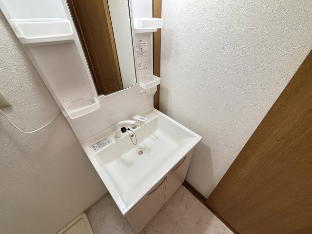 ウィスタリア藤の洗面所