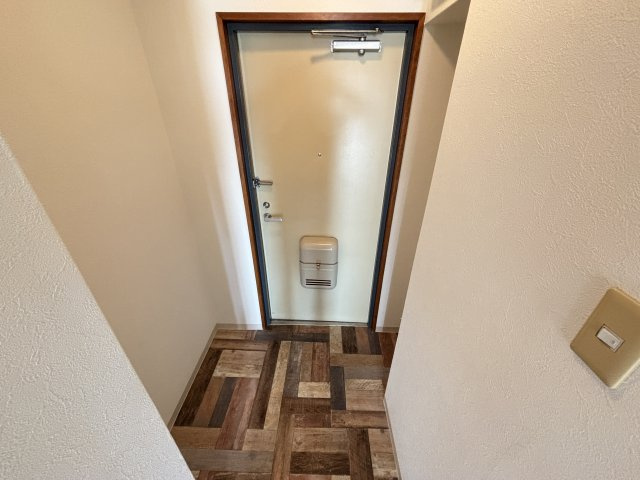 ウィスタリア藤の玄関