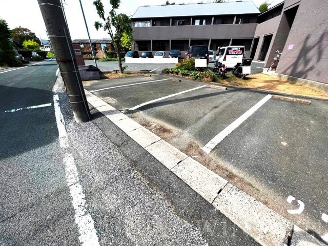 セザンヌ野依の駐車場