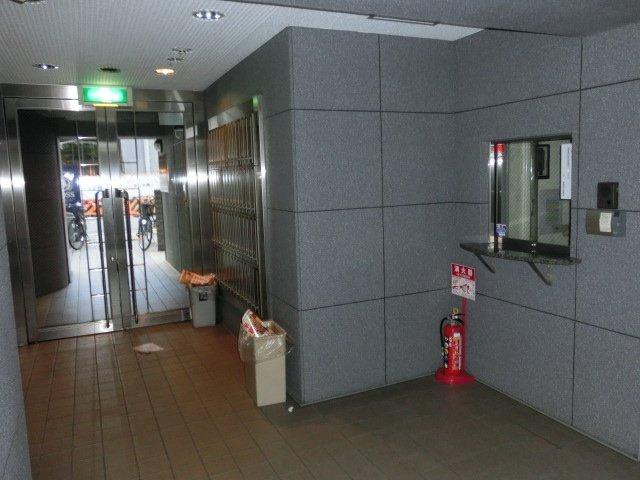 大阪市中央区松屋町の賃貸マンションのエントランス
