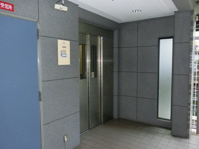 大阪市中央区松屋町の賃貸マンションのエントランス