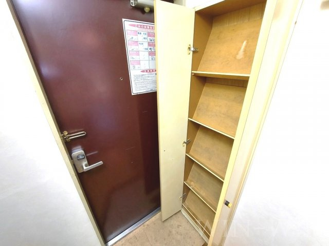ペアパレス東田の玄関