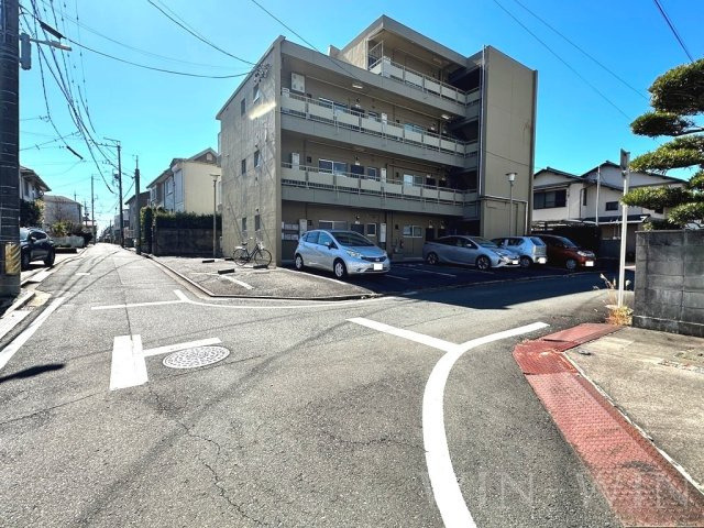 坂上アンビロンの駐車場