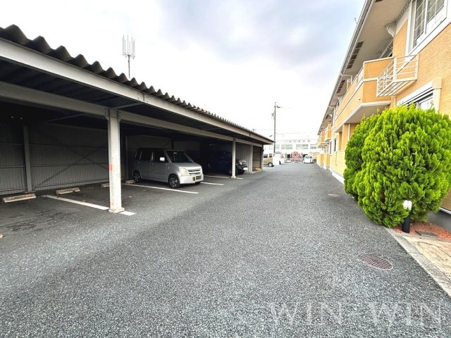 モデラートの駐車場