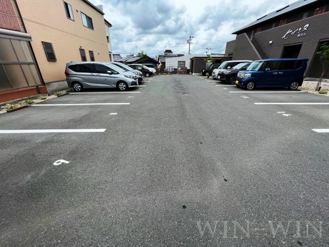 セザンヌ飯村 Bの駐車場