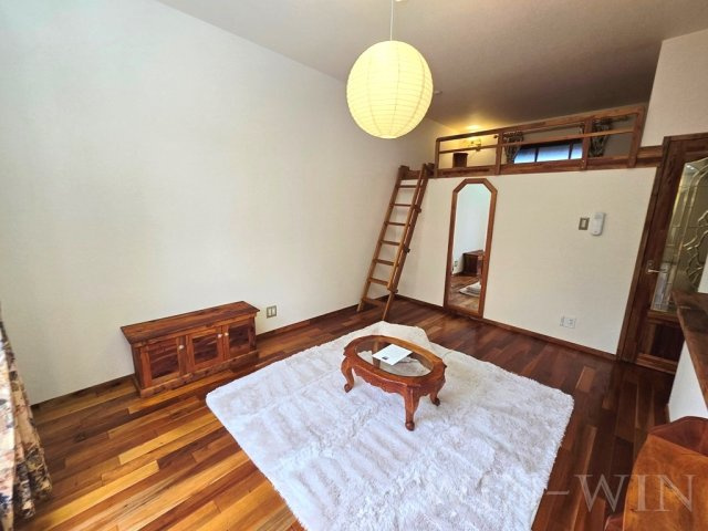 セザンヌ飯村 Bの居間・リビング