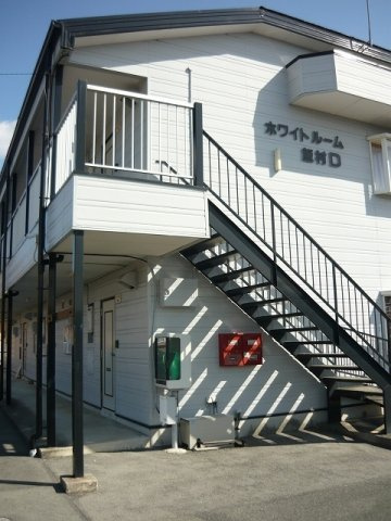 ホワイトルーム飯村 Dのエントランス