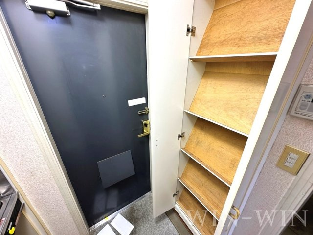 ユトリロ南栄の玄関