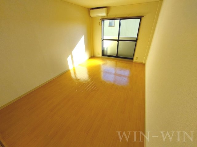 コーポカワムラの居間・リビング