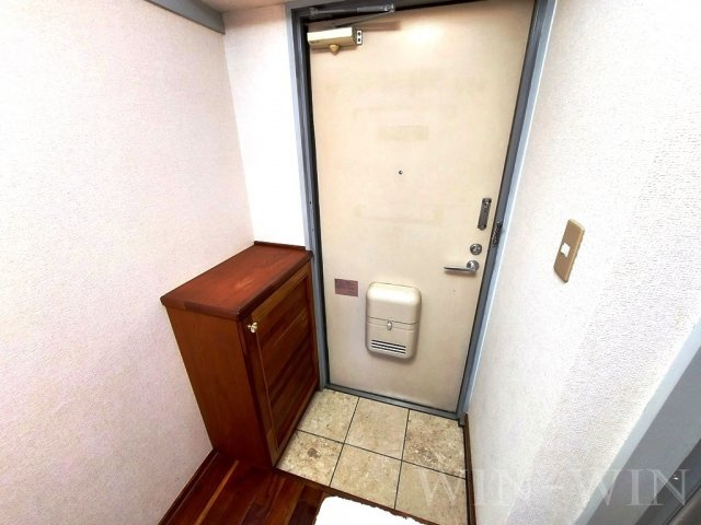 ユトリロサニーの玄関
