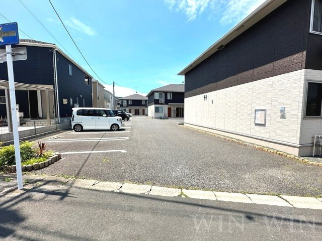 Charmant Aの駐車場