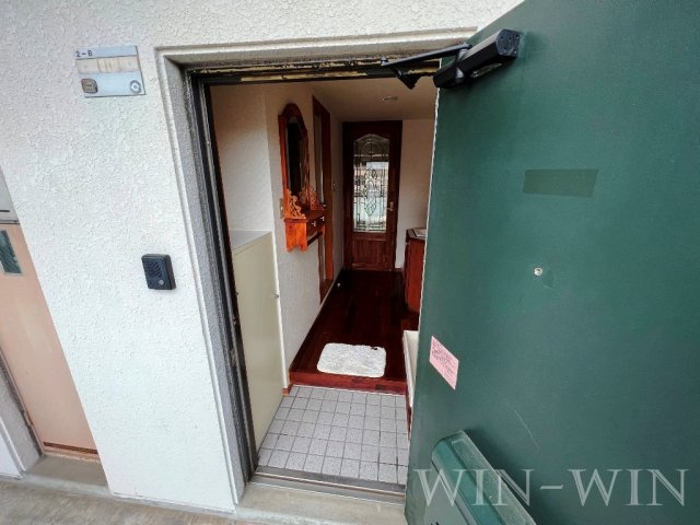 ユトリロ八通の玄関