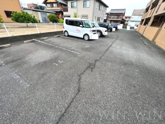 グランスクエアー・Jの駐車場