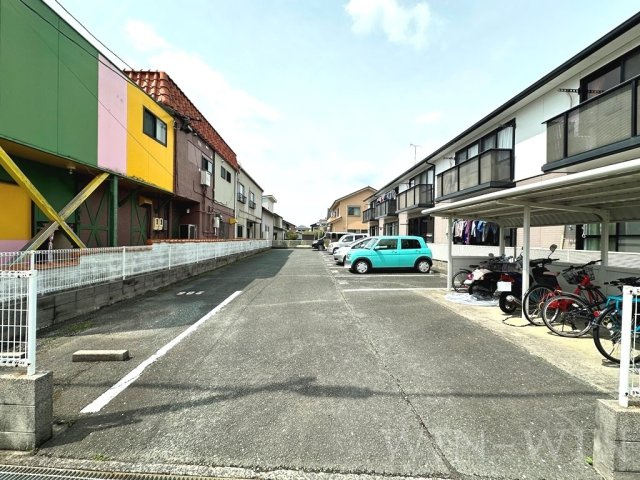 ユトリロ忠興 2の駐車場