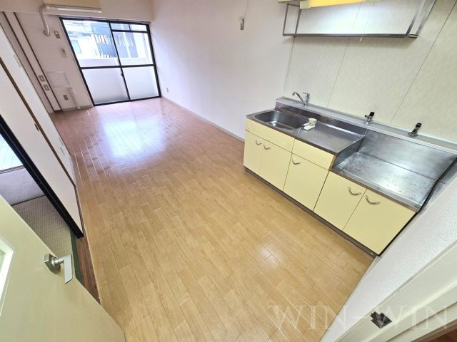 岩月ビルディングの居間・リビング