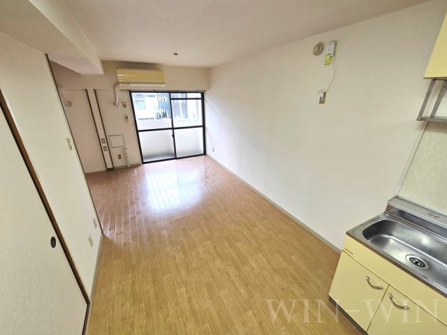 岩月ビルディングの居間・リビング