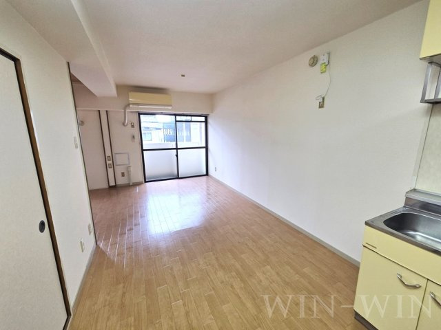 岩月ビルディングの居間・リビング