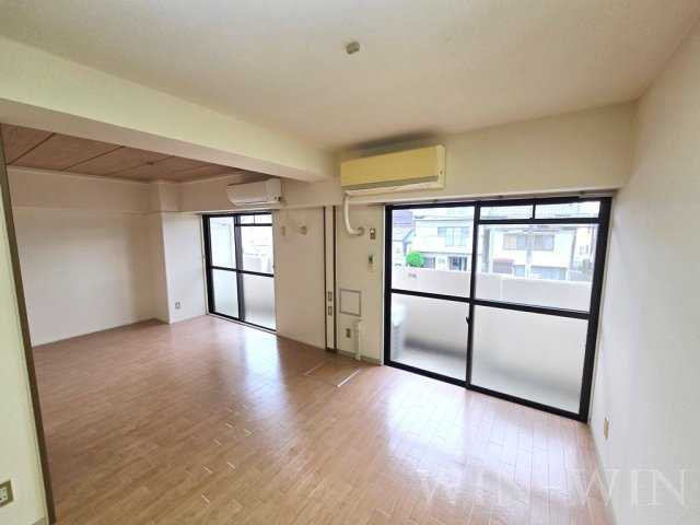 岩月ビルディングの居間・リビング