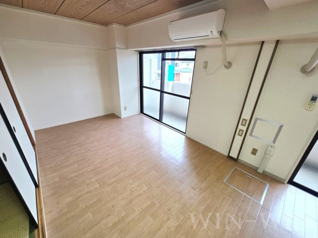 岩月ビルディングの居間・リビング