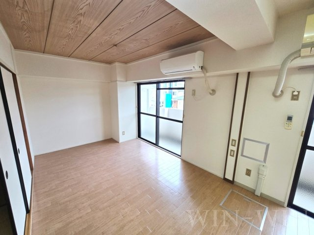 岩月ビルディングの居間・リビング