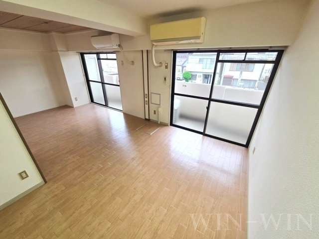 岩月ビルディングの居間・リビング