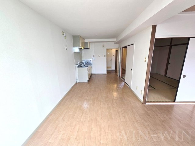 岩月ビルディングの居間・リビング