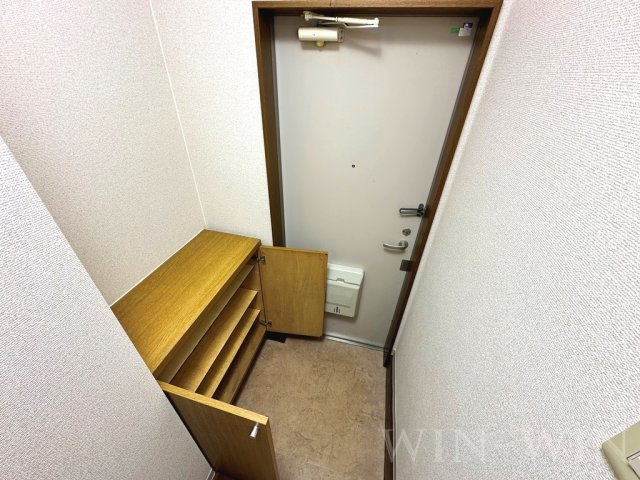 グランデージナギサの玄関