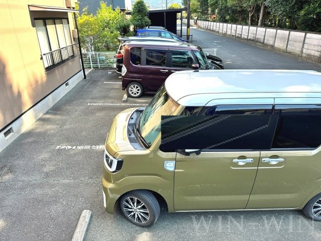 グランデージナギサの駐車場
